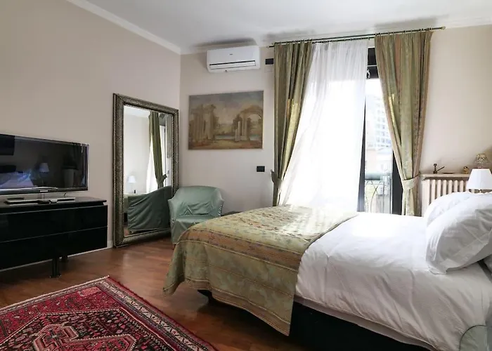 Large And Elegant Apartment In Missori Duomo
